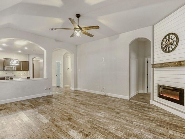 1813 Chimney DR, Leander, TX 78641