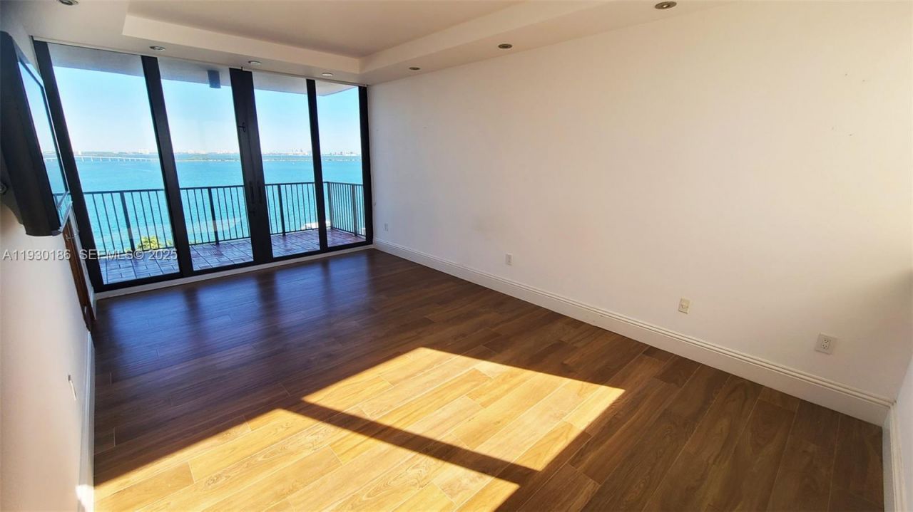 1000 Venetian Way, Unit 1502, Miami Beach, FL 33139 Photo