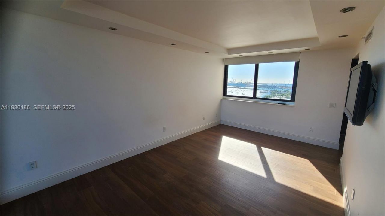 1000 Venetian Way, Unit 1502, Miami Beach, FL 33139 Photo