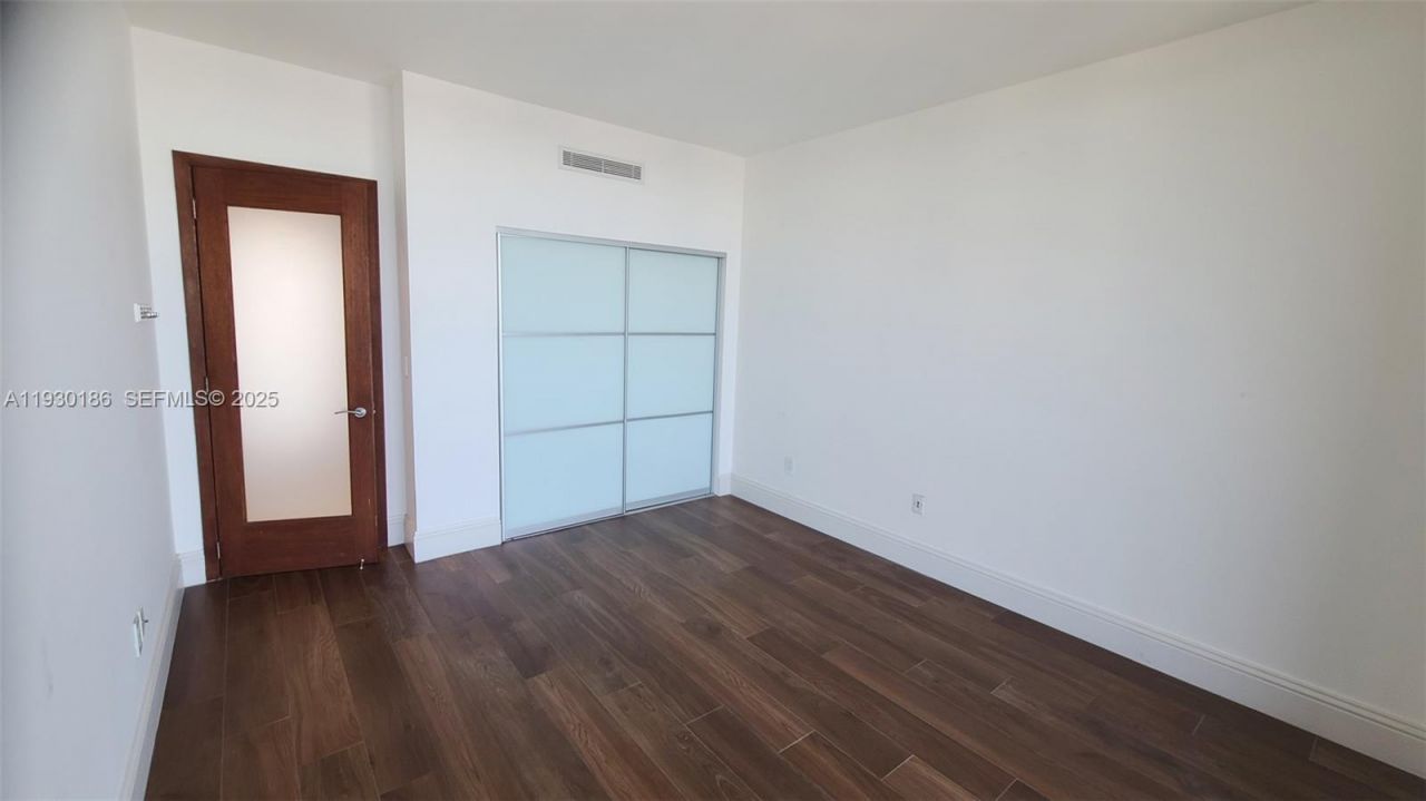 1000 Venetian Way, Unit 1502, Miami Beach, FL 33139 Photo
