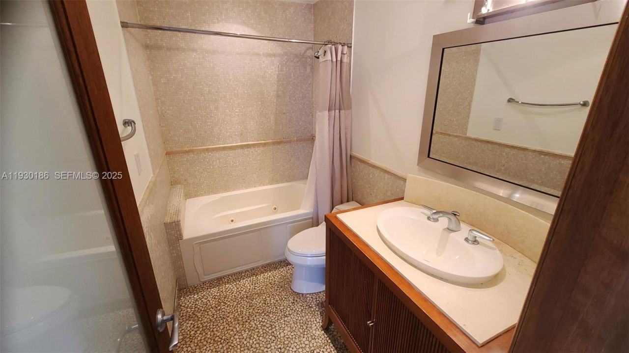 1000 Venetian Way, Unit 1502, Miami Beach, FL 33139 Photo