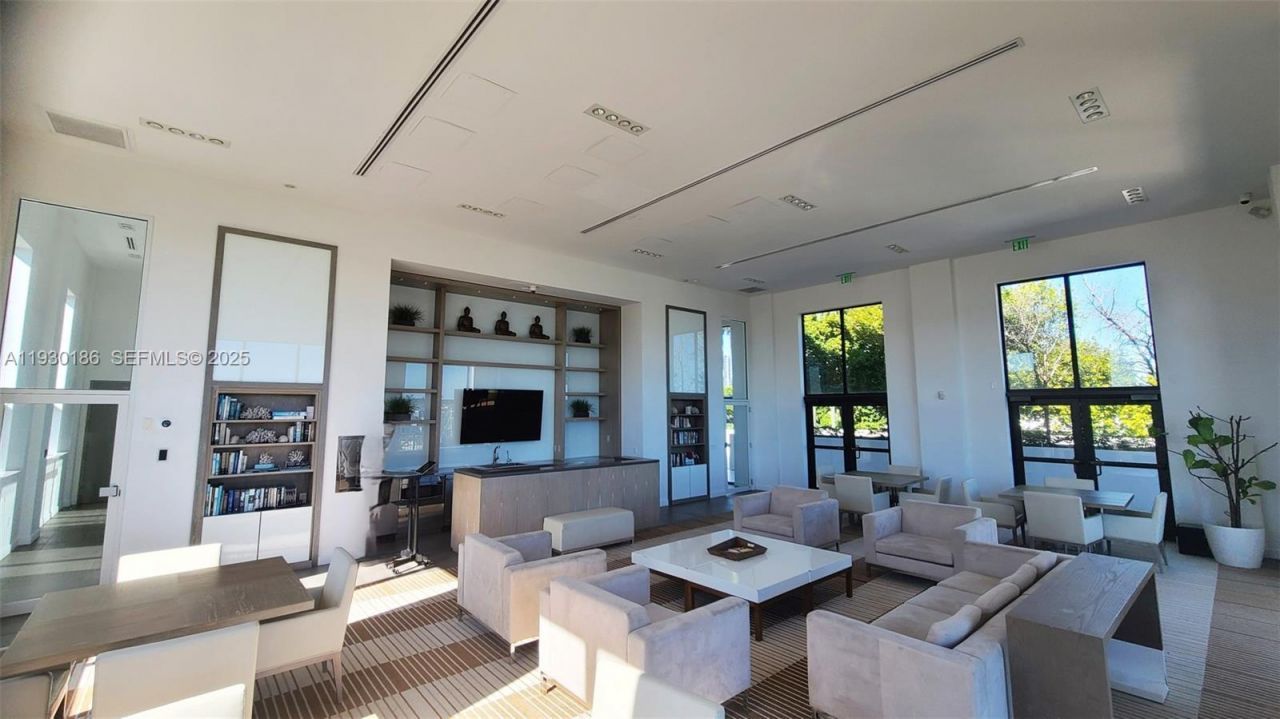 1000 Venetian Way, Unit 1502, Miami Beach, FL 33139 Photo