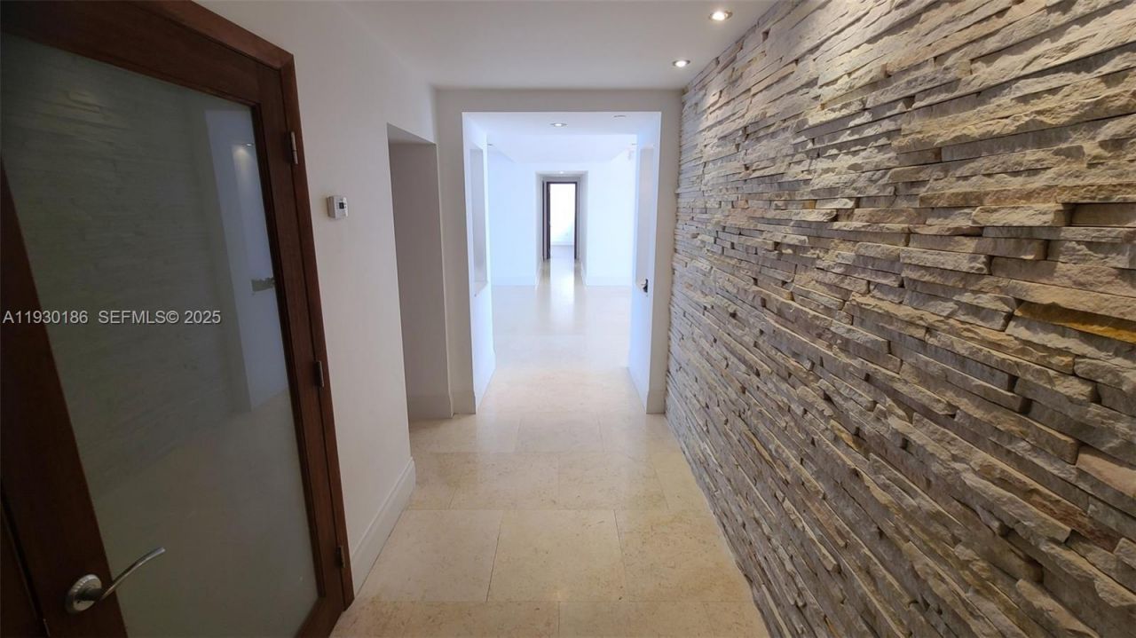 1000 Venetian Way, Unit 1502, Miami Beach, FL 33139 Photo