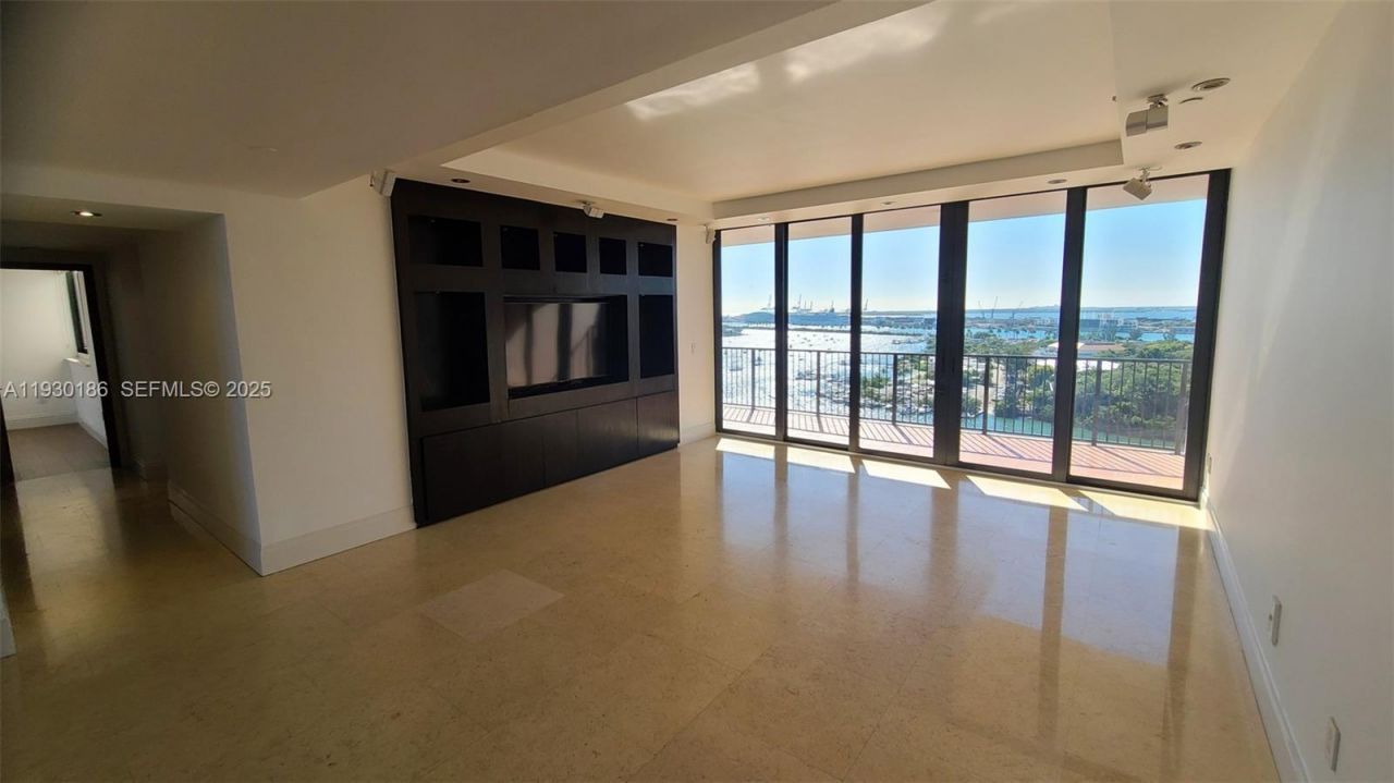 1000 Venetian Way, Unit 1502, Miami Beach, FL 33139 Photo