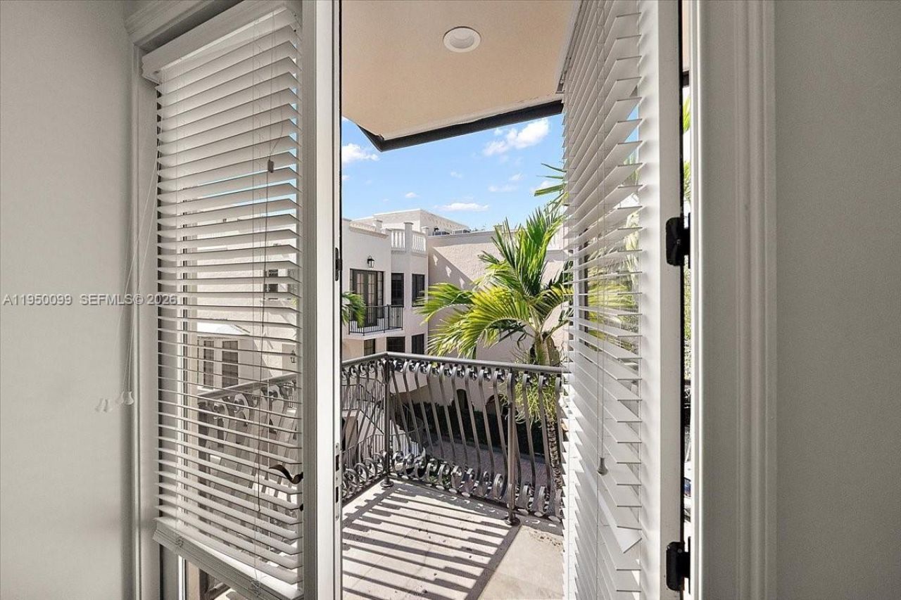 3471 Main Hwy, Unit 1240, Miami, FL 33133 Photo