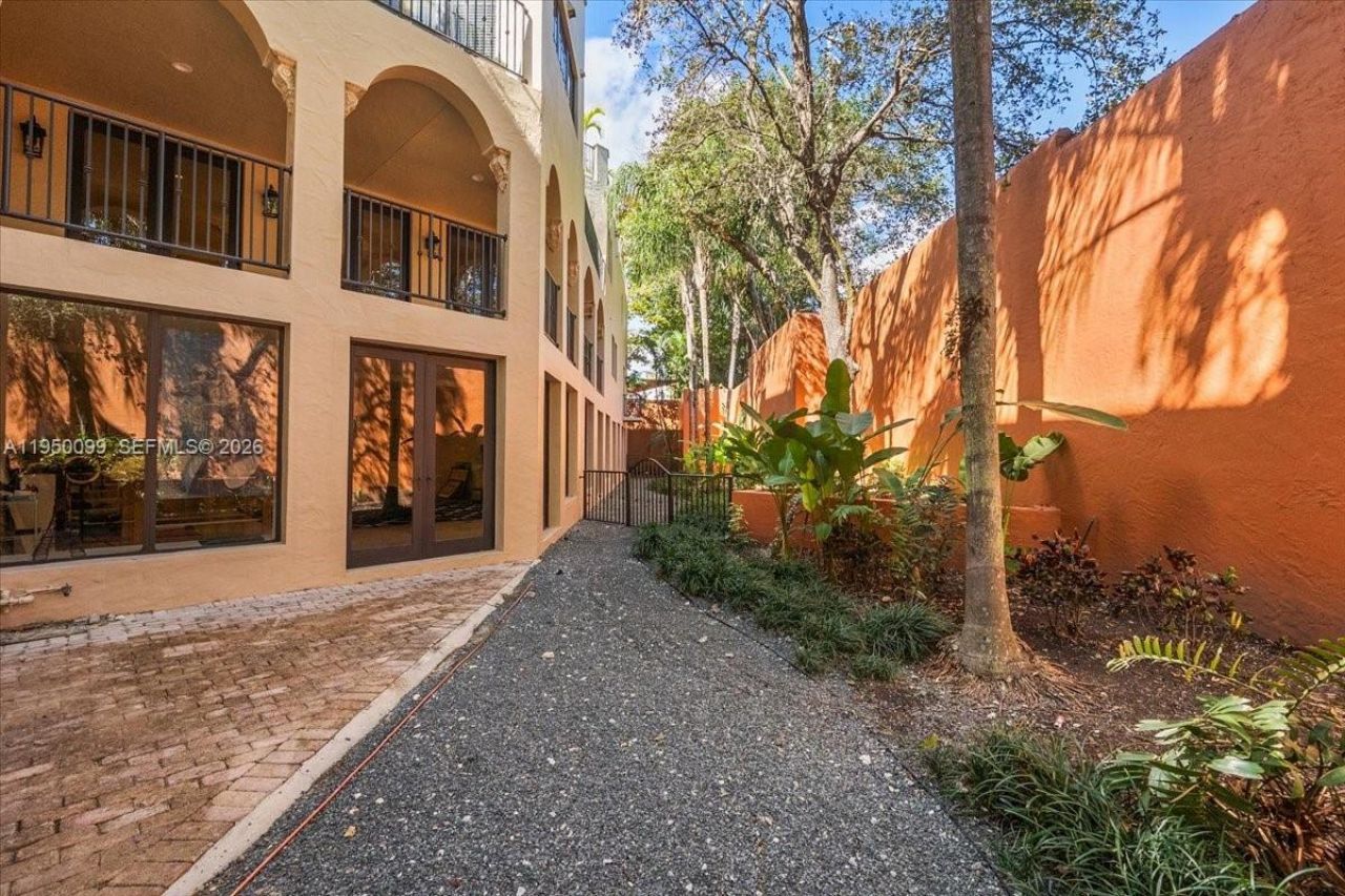 3471 Main Hwy, Unit 1240, Miami, FL 33133 Photo