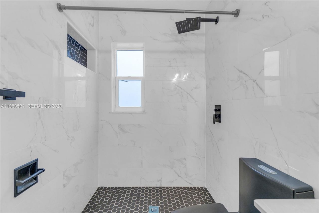 16000 NW 21st Ave, Miami Gardens, FL 33054 Photo