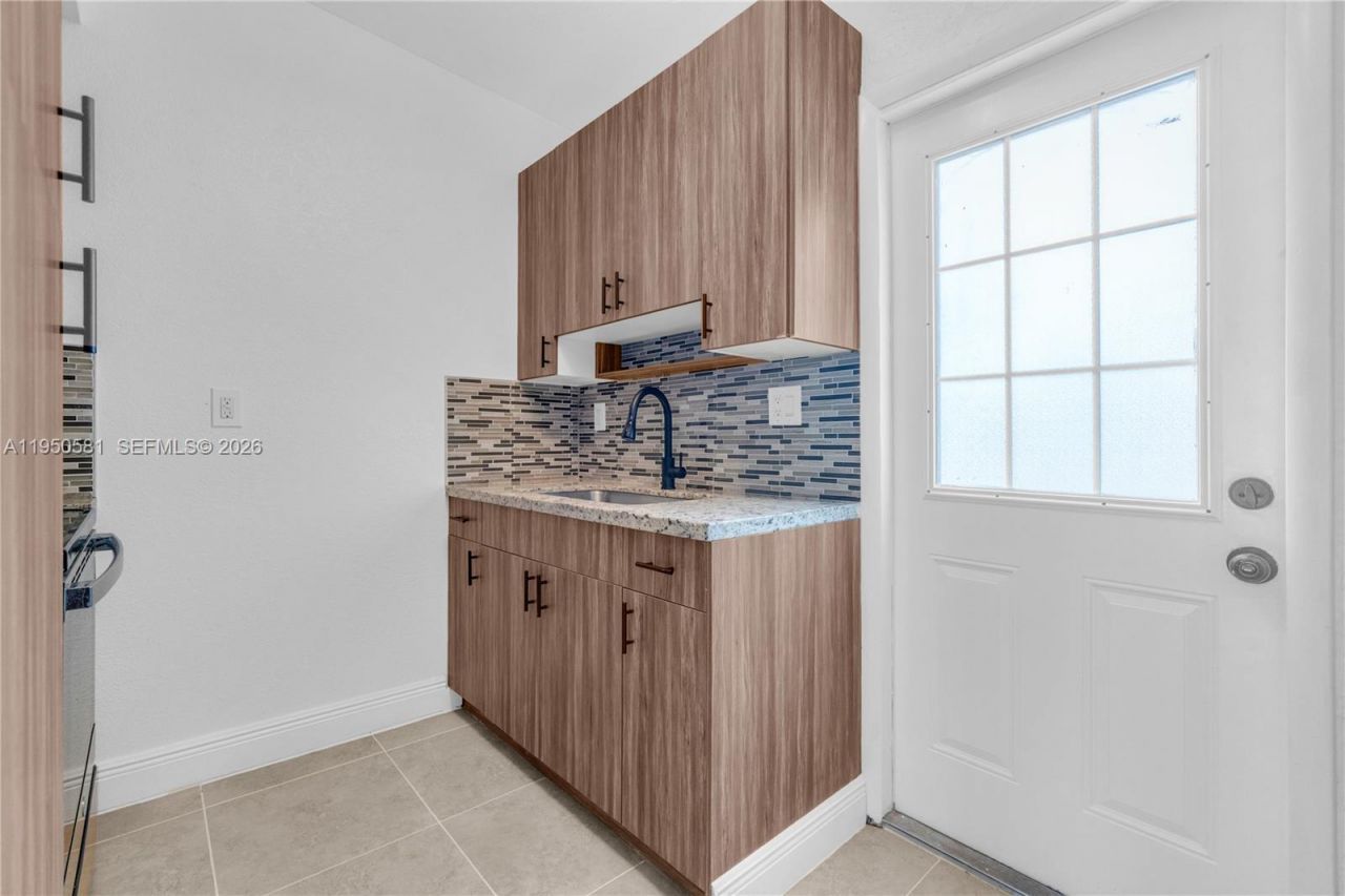 16000 NW 21st Ave, Miami Gardens, FL 33054 Photo