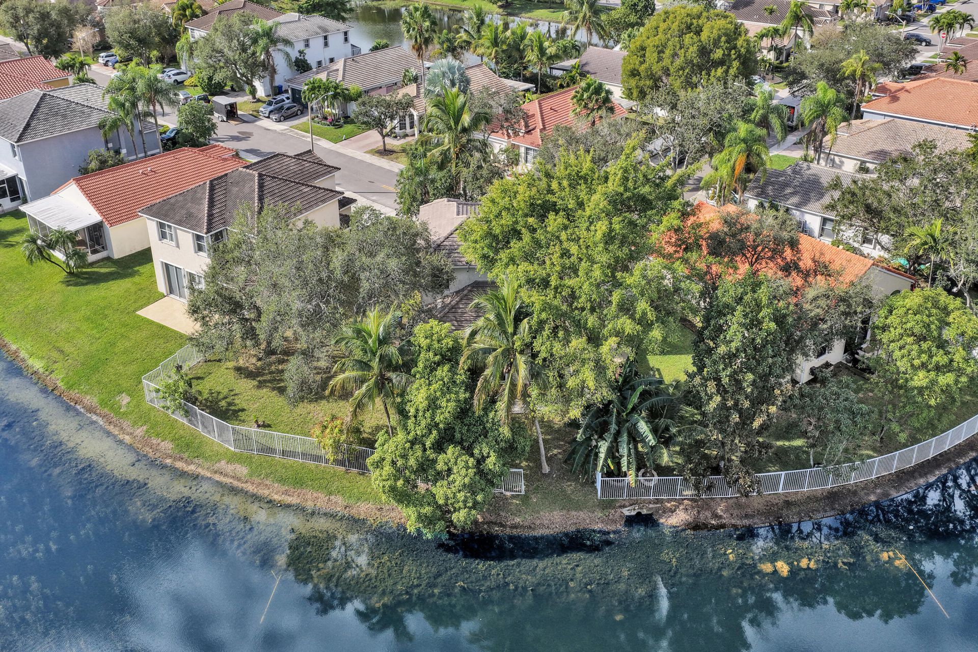 2389 NW 162nd Terrace, Pembroke Pines, FL 33028 Photo