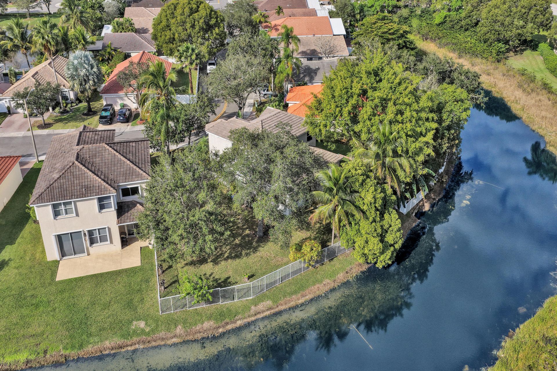 2389 NW 162nd Terrace, Pembroke Pines, FL 33028 Photo