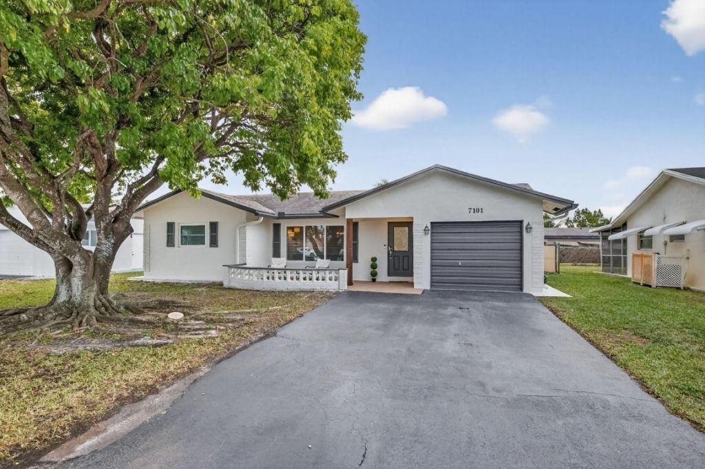 7101 NW 98th Terrace, Tamarac, FL 33321 Photo