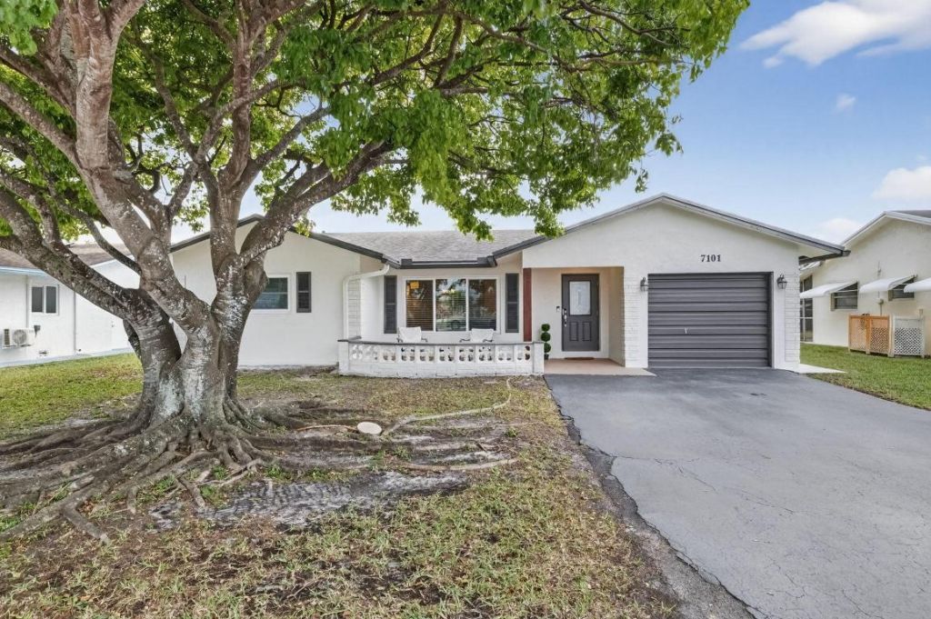 7101 NW 98th Terrace, Tamarac, FL 33321 Photo