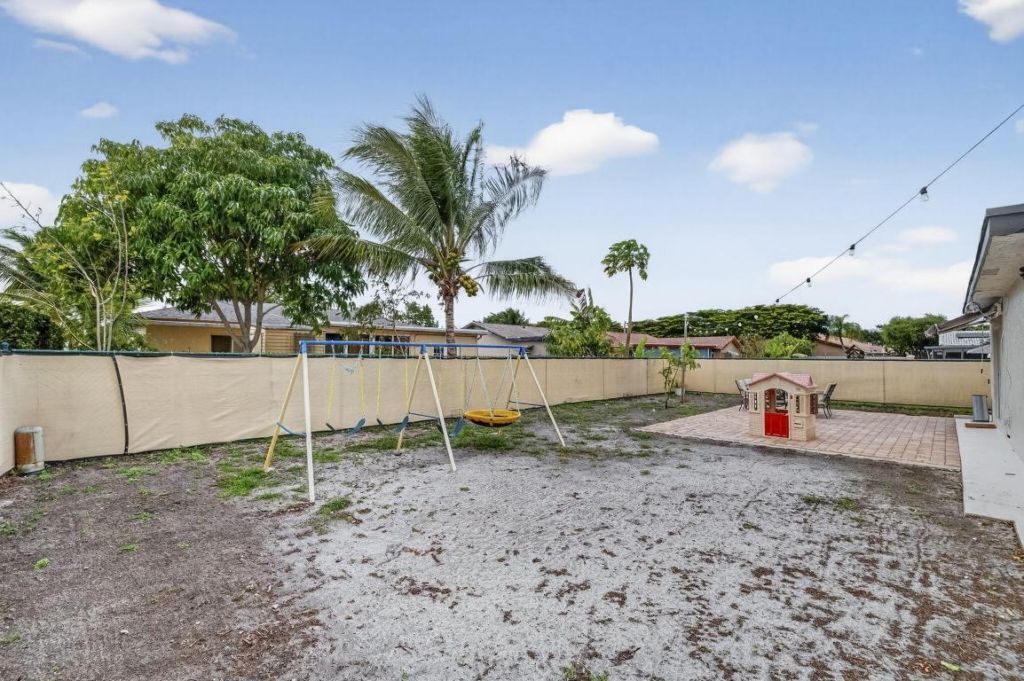 7101 NW 98th Terrace, Tamarac, FL 33321 Photo