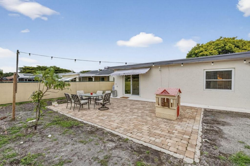 7101 NW 98th Terrace, Tamarac, FL 33321 Photo