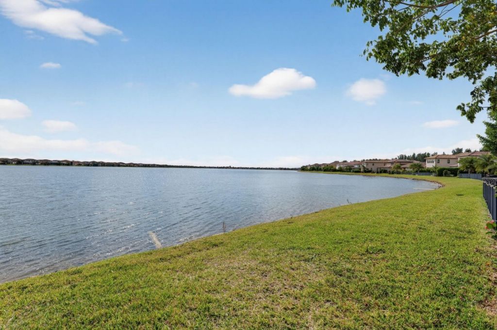 9280 W Parkland Bay Trl, Parkland, FL 33076 Photo