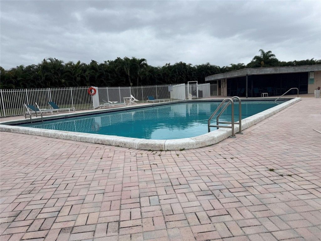 9300 SW 8th Street, Unit 215, Boca Raton, FL 33428 Photo