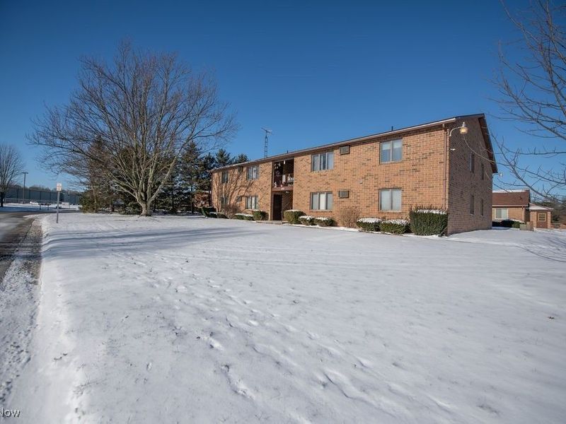 2045 Glamorgan Street, Alliance, OH 44601 Photo 2