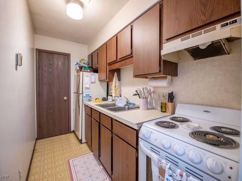 2045 Glamorgan Street, Alliance, OH 44601 Photo 21