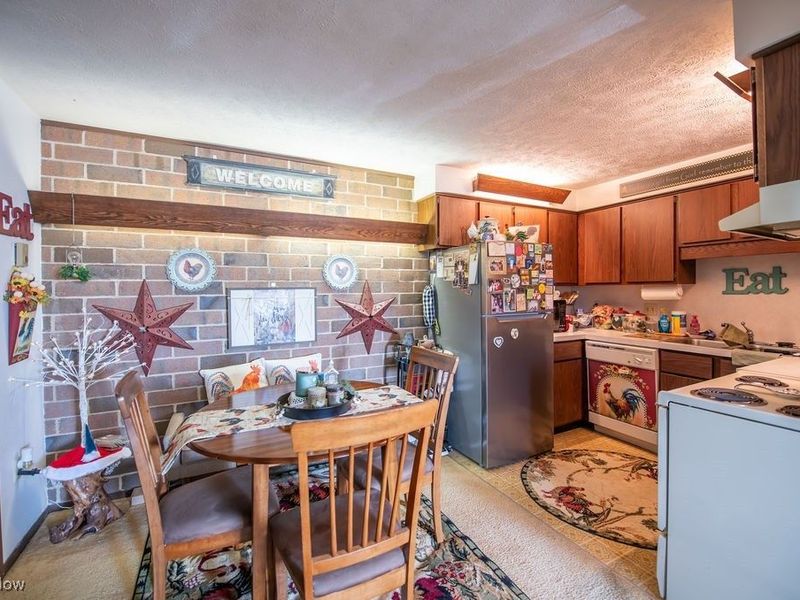 2045 Glamorgan Street, Alliance, OH 44601 Photo 8