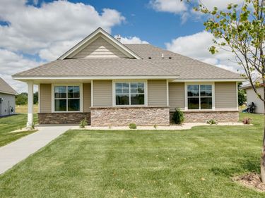 2242 8th Lane SE, Cambridge, MN 55008