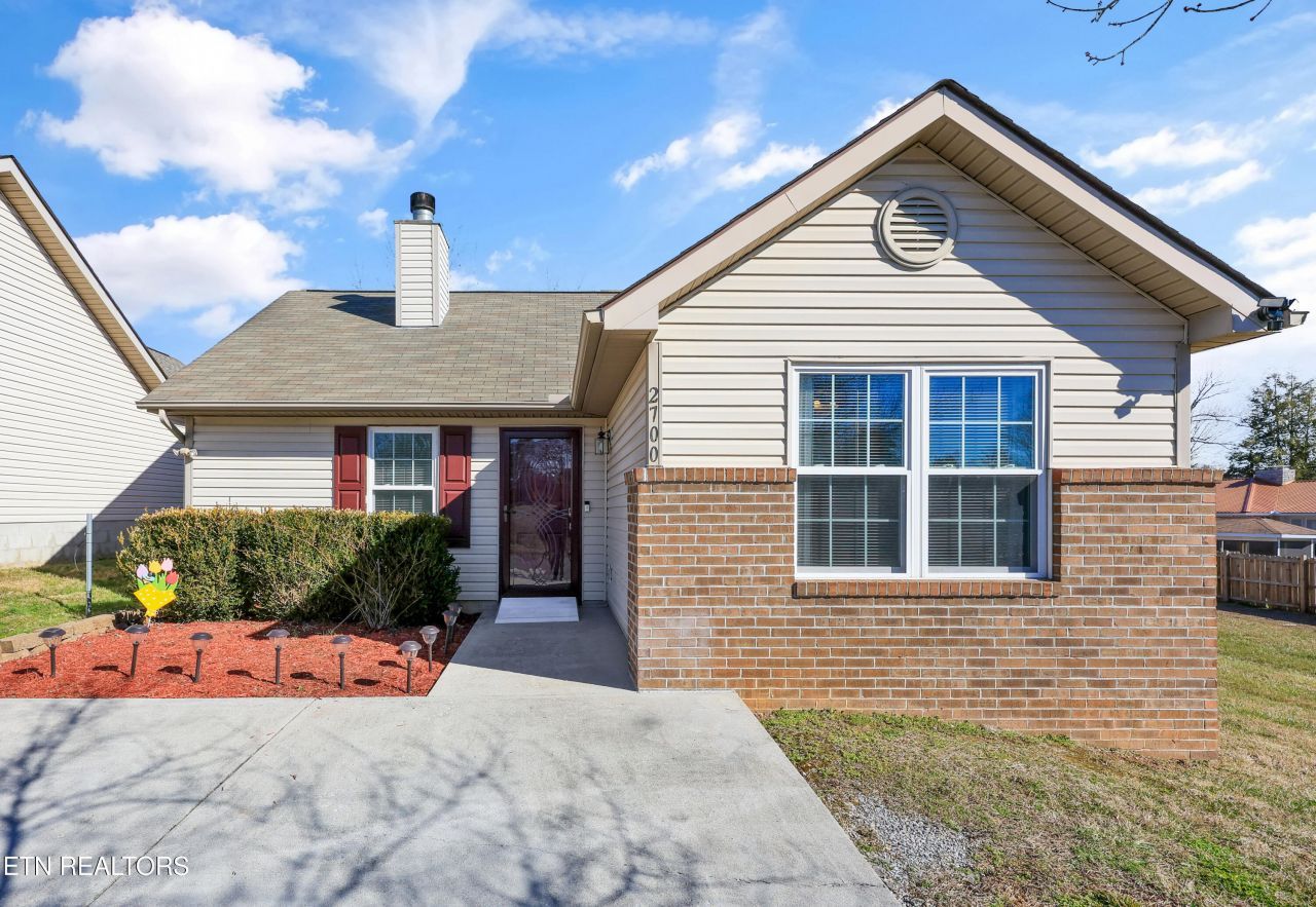 2700 Glacier Way, Knoxville, TN 37924 Main Photo