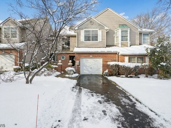 108 Kent Dr, Roseland, NJ 07068