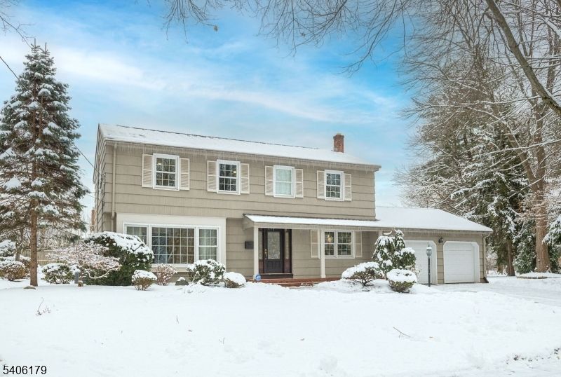 18 Vermont Dr, Paramus, NJ 07652 Main Photo