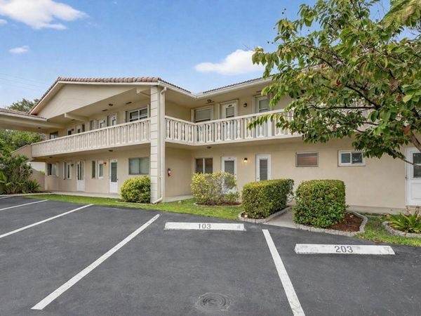 2115 NE 42nd Ct, Unit 103, Lighthouse Point, FL 33064