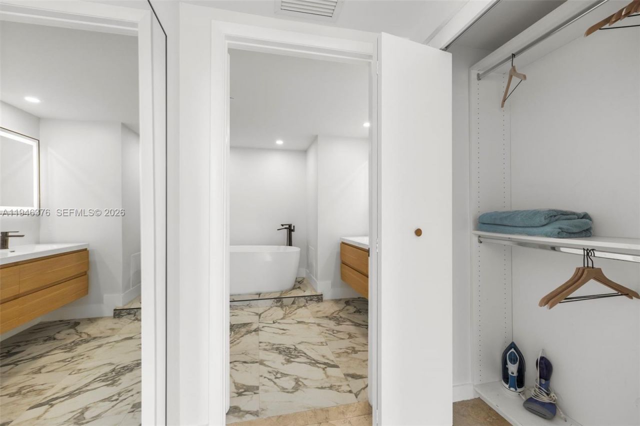 485 Brickell Ave , Unit 1804, Miami, FL 33131 Photo