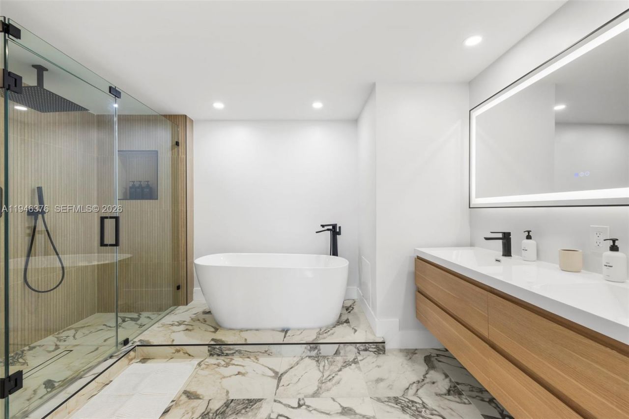 485 Brickell Ave , Unit 1804, Miami, FL 33131 Photo