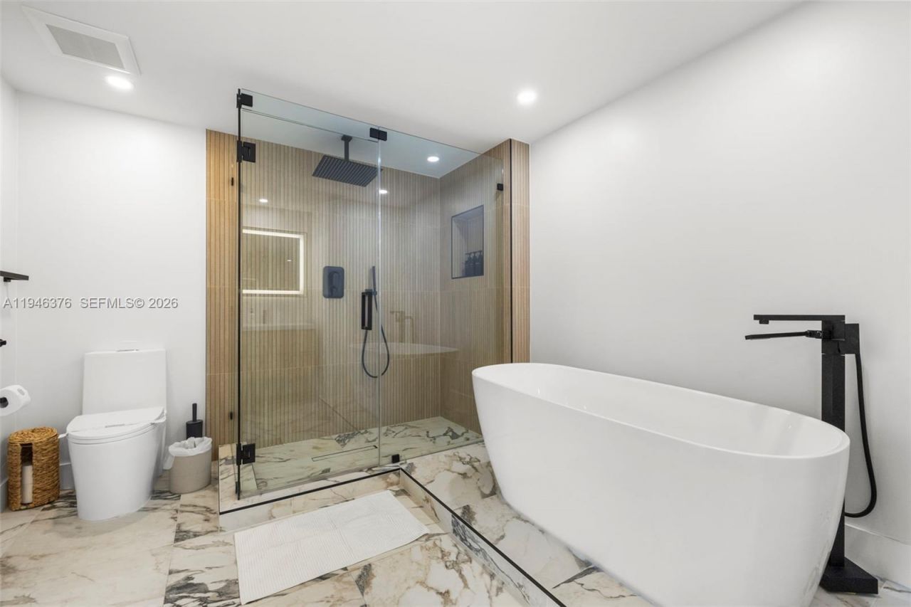 485 Brickell Ave , Unit 1804, Miami, FL 33131 Photo