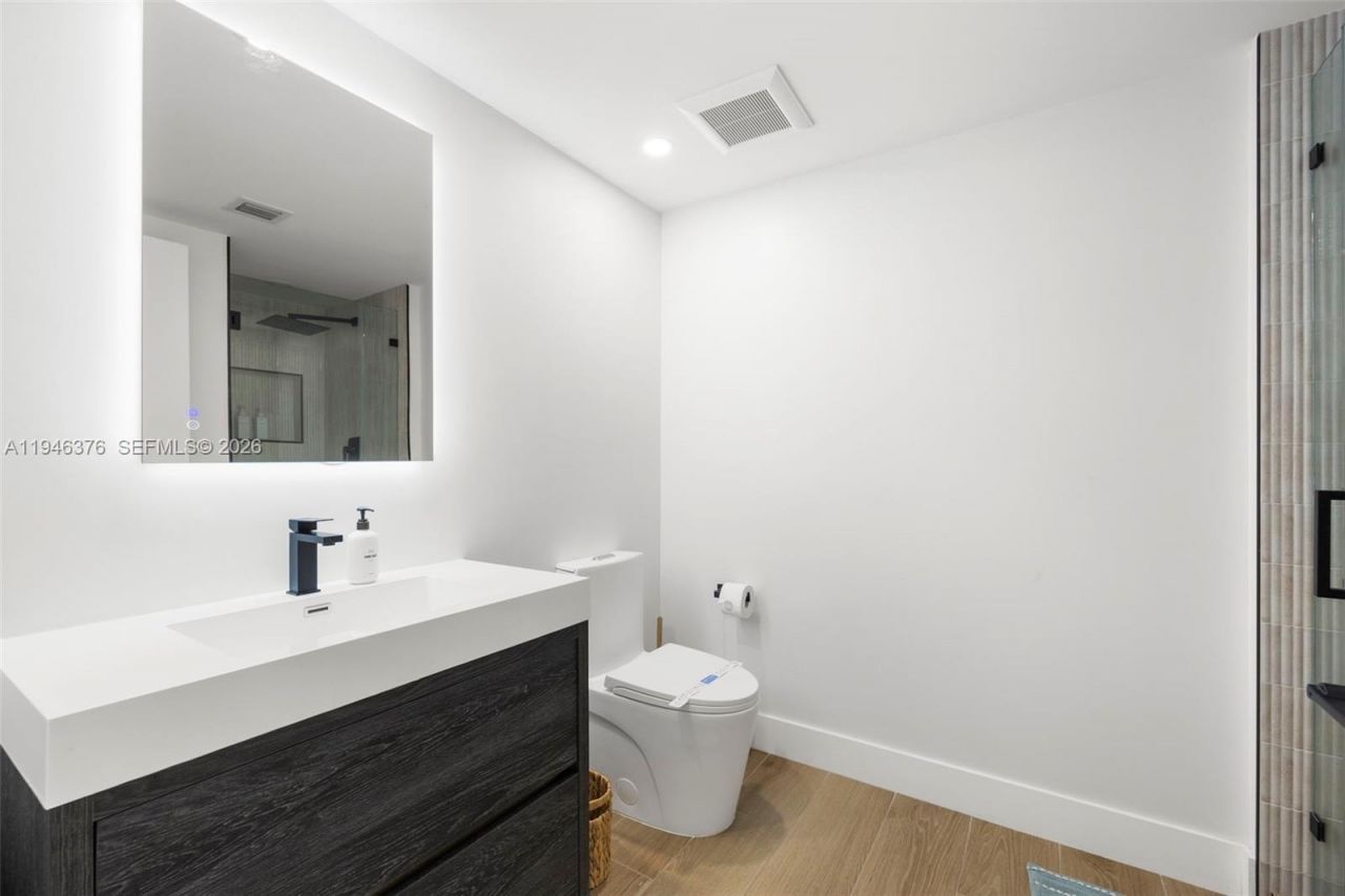 485 Brickell Ave , Unit 1804, Miami, FL 33131 Photo