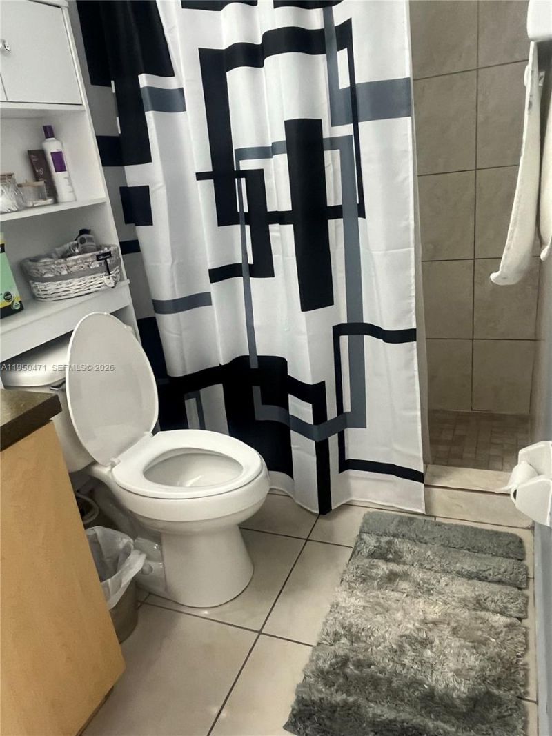 606 W 81st St, Unit 210, Hialeah, FL 33014 Photo