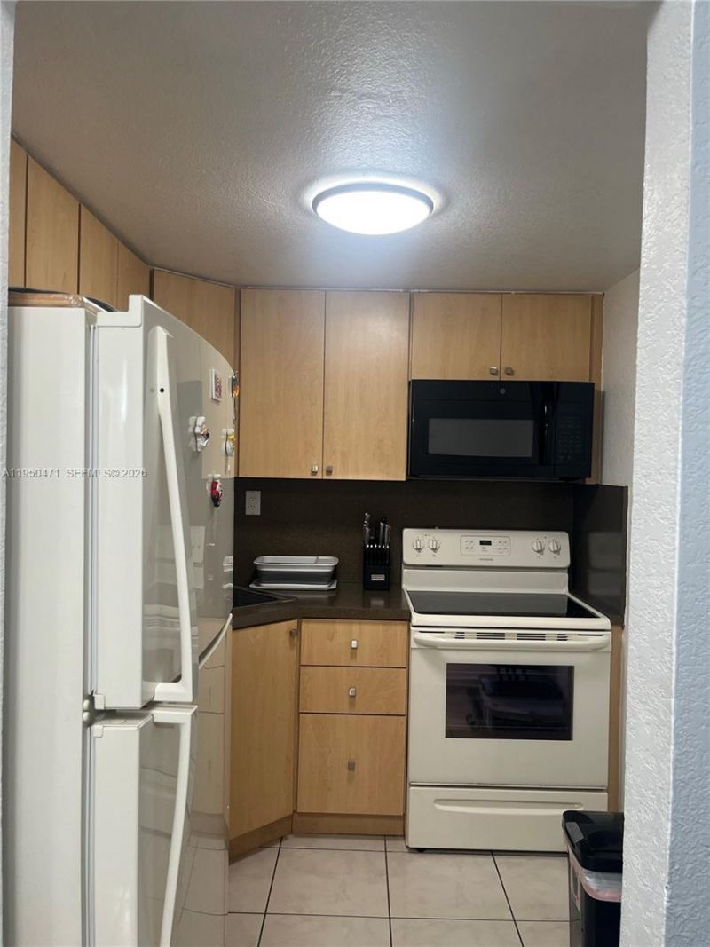 606 W 81st St, Unit 210, Hialeah, FL 33014 Photo