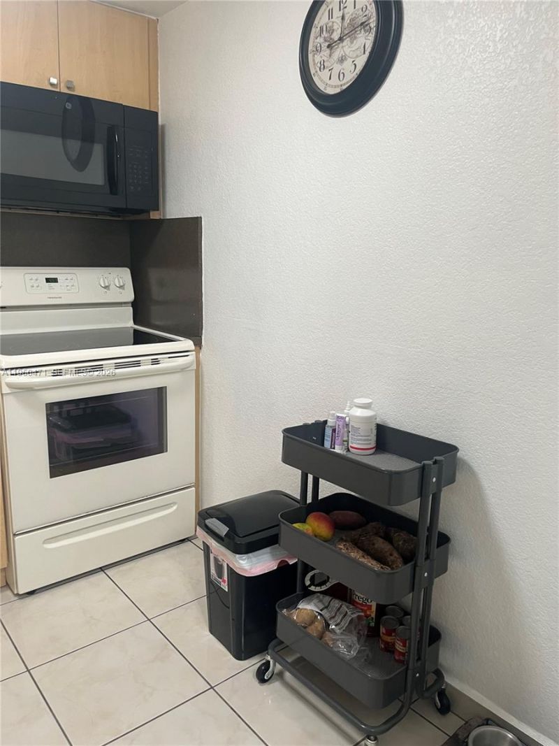 606 W 81st St, Unit 210, Hialeah, FL 33014 Photo