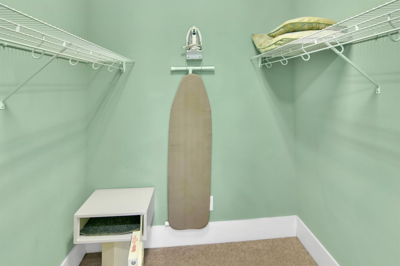 562 Olde Mill Dr. Photo 17