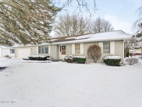 808 N Wintergarden Road, Bowling Green, OH 43402