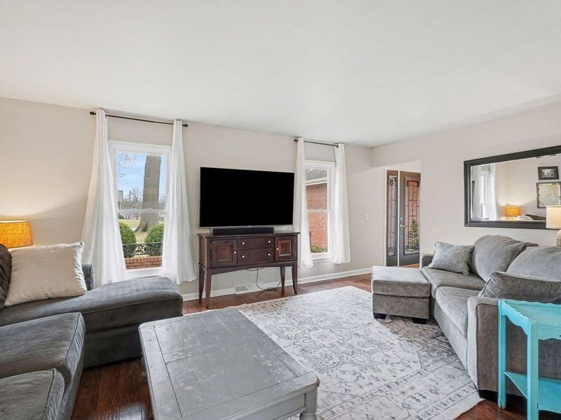 749 Meadow View Drive, Villa Hills, KY 41017 Photo 2