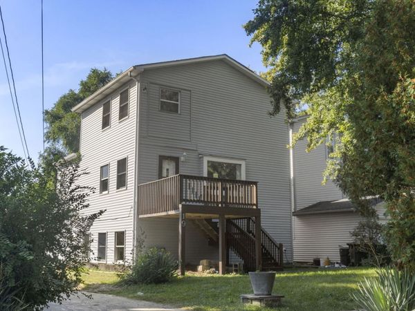 19 E 56th Street, Westmont, IL 60559