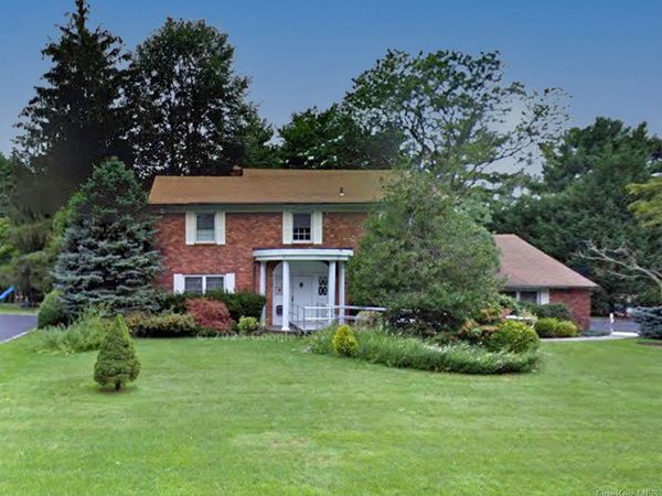 53 Tara Drive, Roslyn, NY 11576