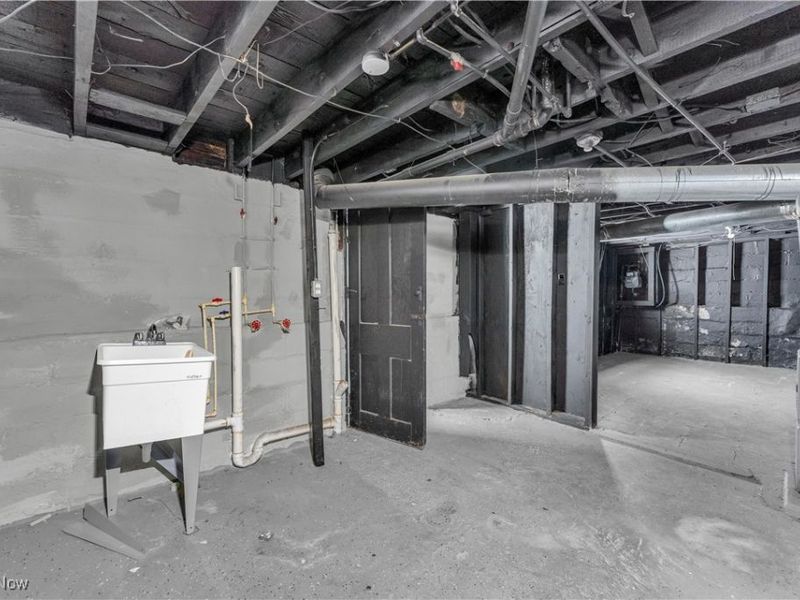 13814 Durkee Avenue, Cleveland, OH 44105 Photo 19