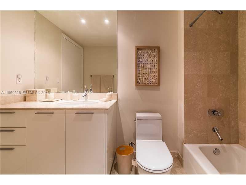 400 Alton Rd, Unit 705, Miami Beach, FL 33139 Photo