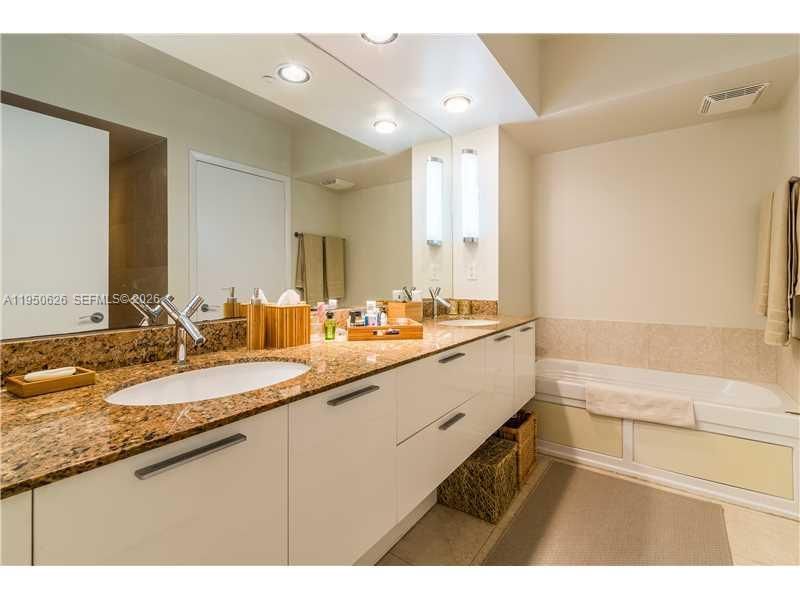 400 Alton Rd, Unit 705, Miami Beach, FL 33139 Photo