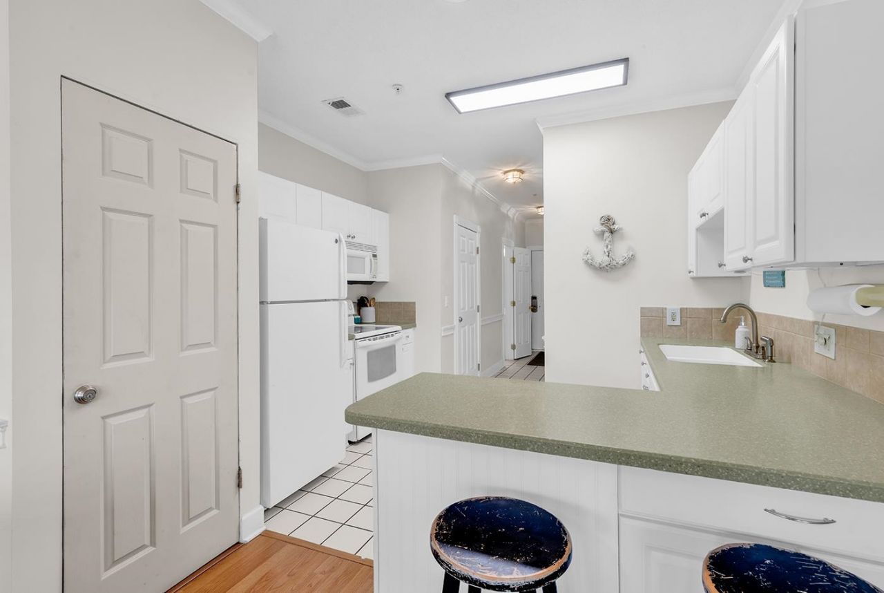 4868 Dahlia Ct. Photo 9