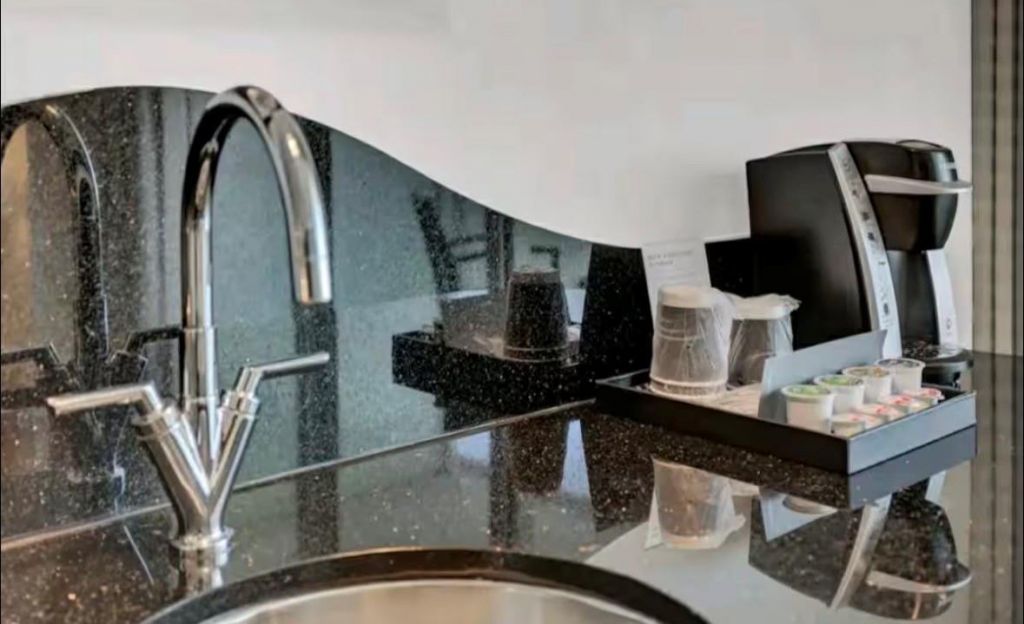 4391 Collins Avenue, Unit 1913, Miami Beach, FL 33140 Photo