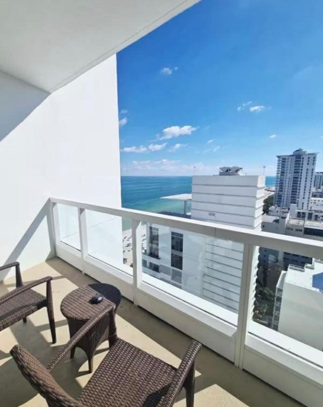 4391 Collins Avenue, Unit 1913, Miami Beach, FL 33140 Photo