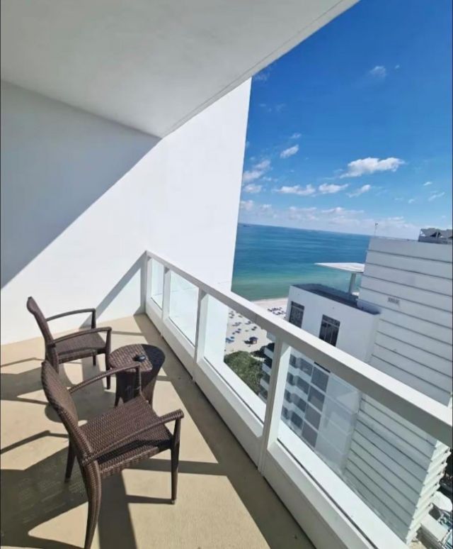 4391 Collins Avenue, Unit 1913, Miami Beach, FL 33140 Photo