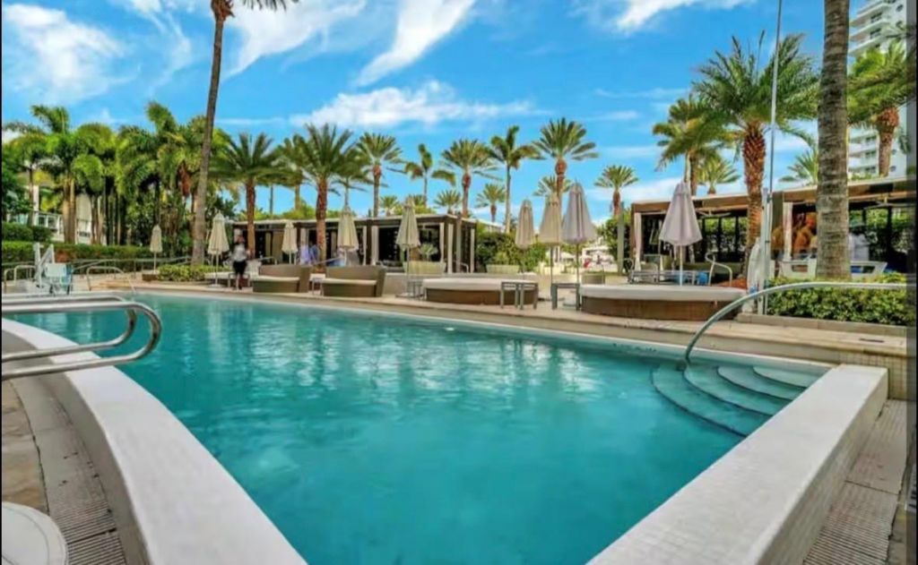 4391 Collins Avenue, Unit 1913, Miami Beach, FL 33140 Photo