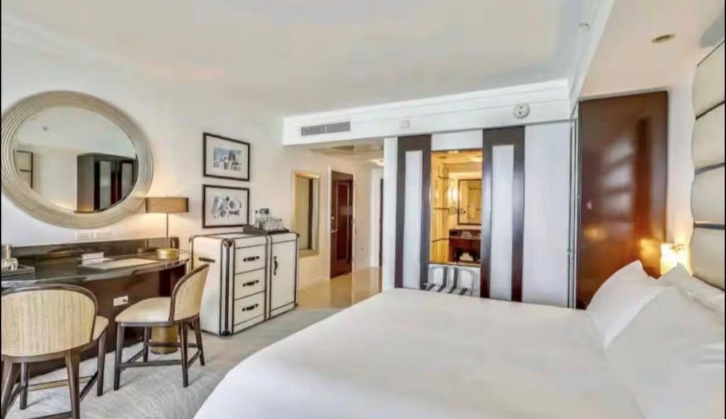 4391 Collins Avenue, Unit 1913, Miami Beach, FL 33140 Photo