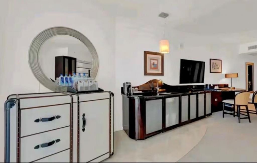 4391 Collins Avenue, Unit 1913, Miami Beach, FL 33140 Photo